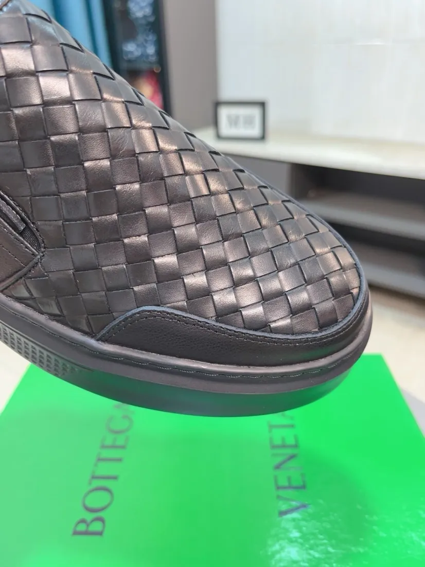 Men's men's shoes 💰500🌸🌸[bv~Bottega Veneta] 2024 classic spring and autumn trend models are on the market. The same style as the official website. Counter quality [strong][strong][strong] Selected first-layer cowhide woven, high-end atmosphere, silk cowhide lining, super cost-effective model. Original wear-resistant outsole. Fine workmanship. The upper layer of materials is used. The quality is visible. Hurry up and get started. Shoe sizes 38 to 44